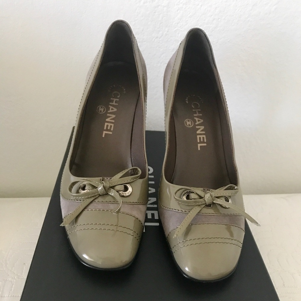 🆕 Chanel Grey Suede Pumps w. Bows sz 37